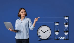 Colaboradora con laptop ilustra la transición de la jornada laboral y horario de trabajo a 40 h. 