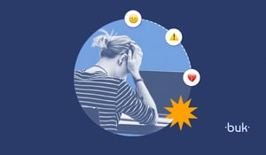 Renuncia silenciosa: persona estresada frente a laptop con íconos de alerta, tristeza y desmotivación. 