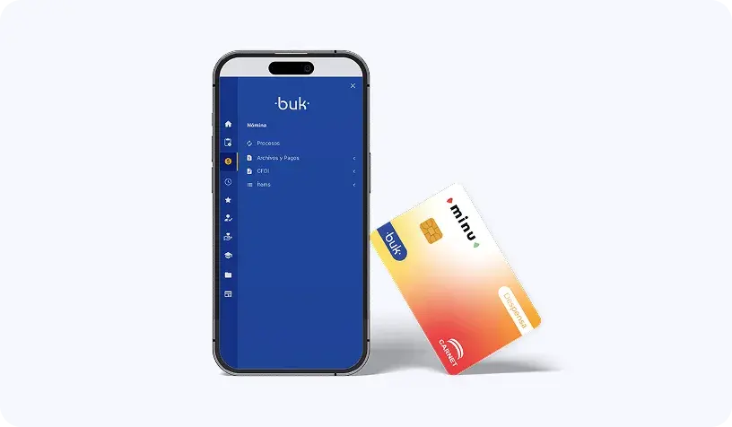 Vales de despensa en el celular junto a tarjeta de Minu